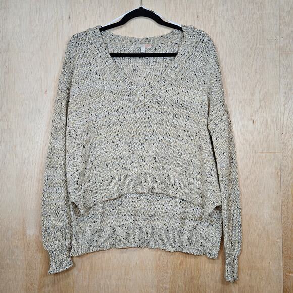 GB Gianni Bini Sweaters - GB Gianni Bini Cropped Tan/Cream/Black With Gold Sequins‎ V-Neck Sweater Size L
